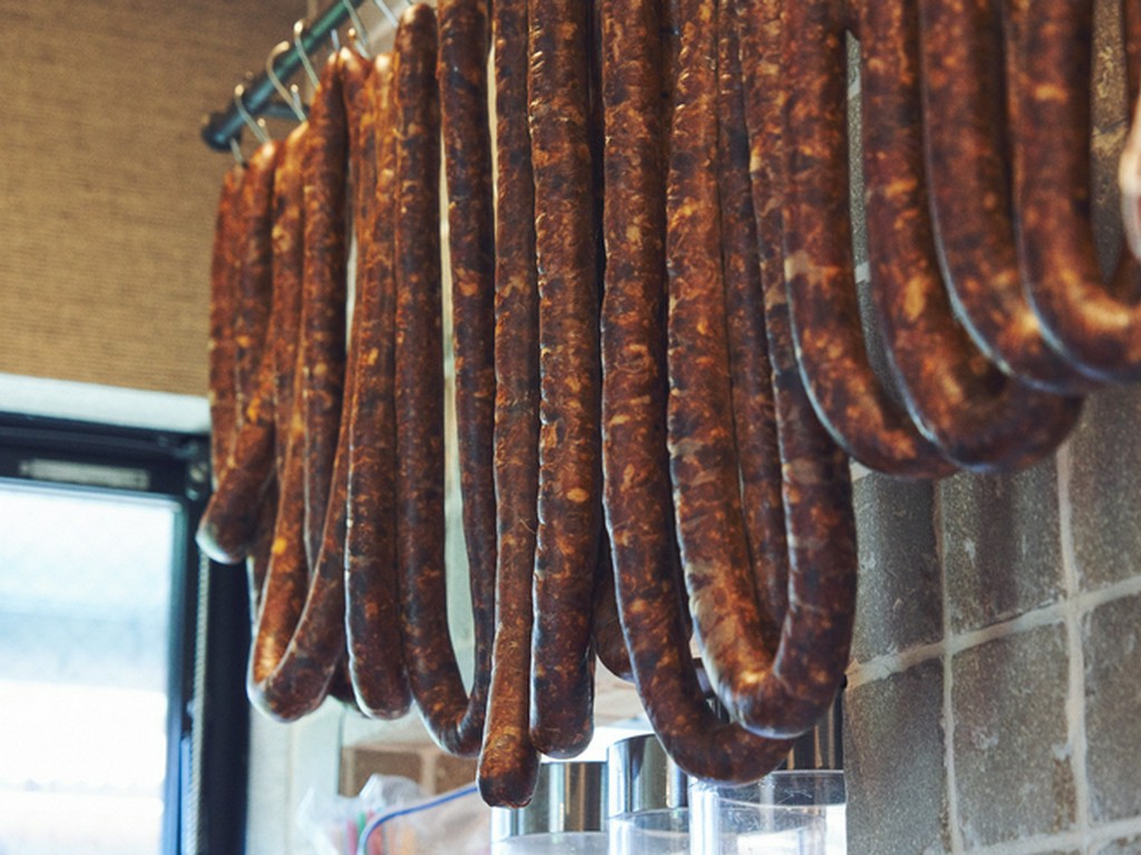 バスクのバルでお馴染みのチョリソー「チストラ」は自家製です