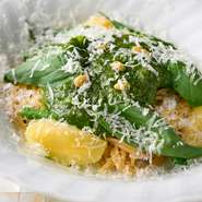 豆100%でつくられたパスタ「ZENB NOODLE」を使った低糖質グルテンフリーのパスタがメニューに登場。リクエストがあればすべてのパスタを低糖質麺に変更可能。食事制限中でも食べられる強い味方です。