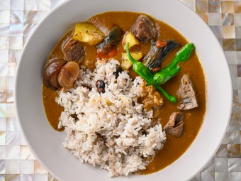 ランチの一番人気『ブリアンツァ・ビーフカレー』 