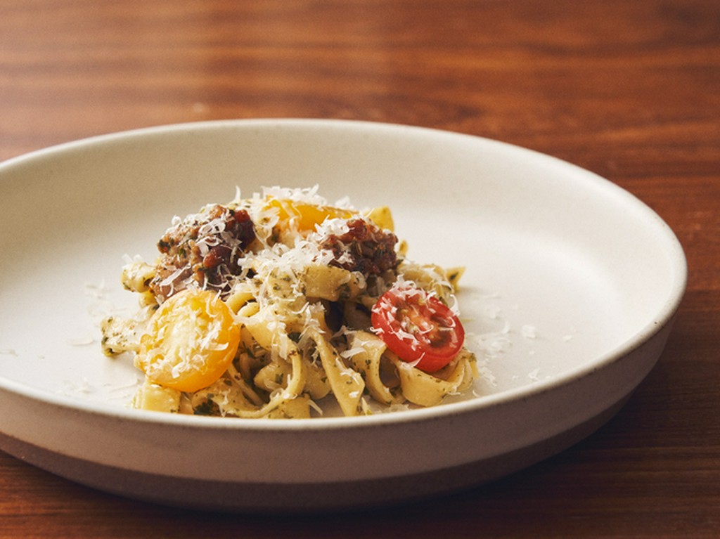 『自家製イタリアンソーセージと手打ちフェットチーネ レモンバジルソース』