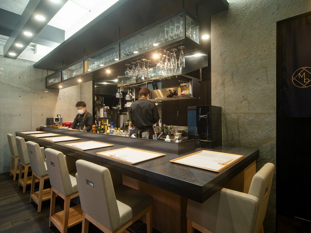 食べたい時にふらりと立ち寄れる、気軽な6席のカウンター席