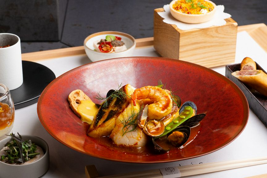 甲殻類たっぷりの濃厚な旨みを最後はリゾット に【モノリス】直伝の味『ぶいやべーす御膳』