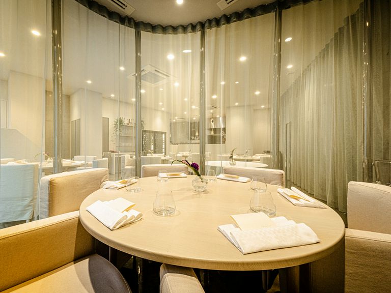 開放感がある個室は、デートにも商談にもぴったり