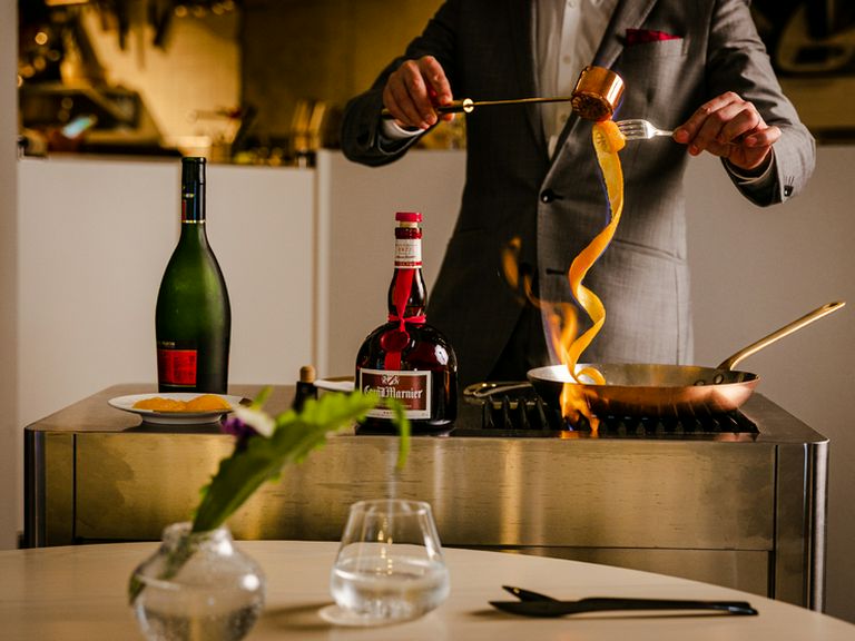 最後のクライマックスは目の前で仕上げるクレープシュゼット