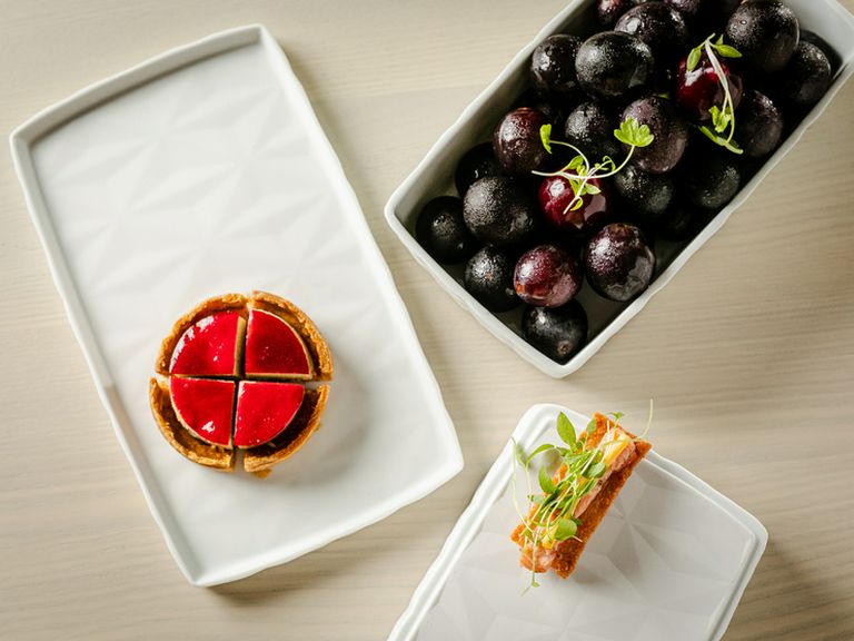 コースの最初に出されるアミューズ3品