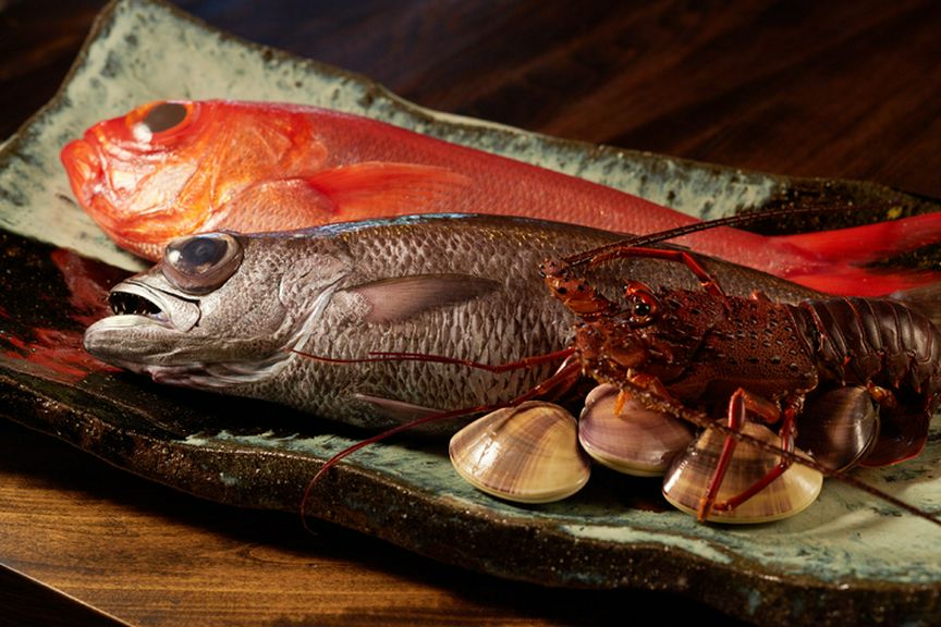 鮮魚店との深い信頼関係で届けられるその時期最高の旬魚