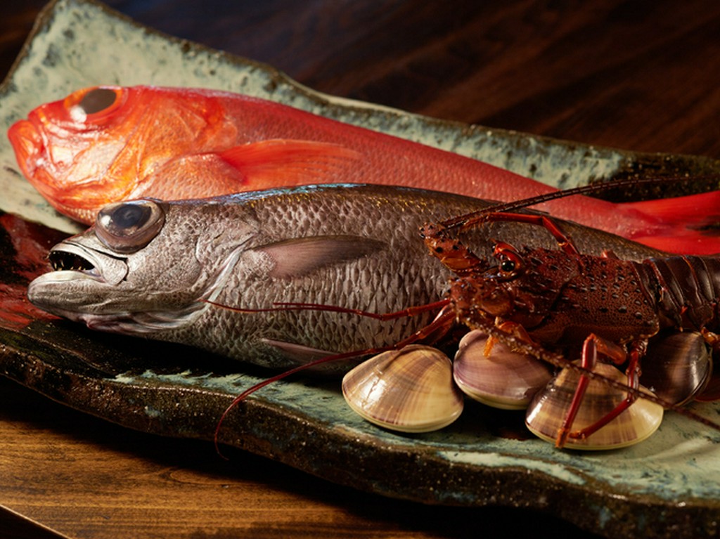 鮮魚店との深い信頼関係で届けられるその時期最高の旬魚
