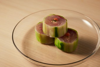 駿河湾の魚の実力を端的に伝える初夏のスペシャリテ『鯵の胡瓜巻き』