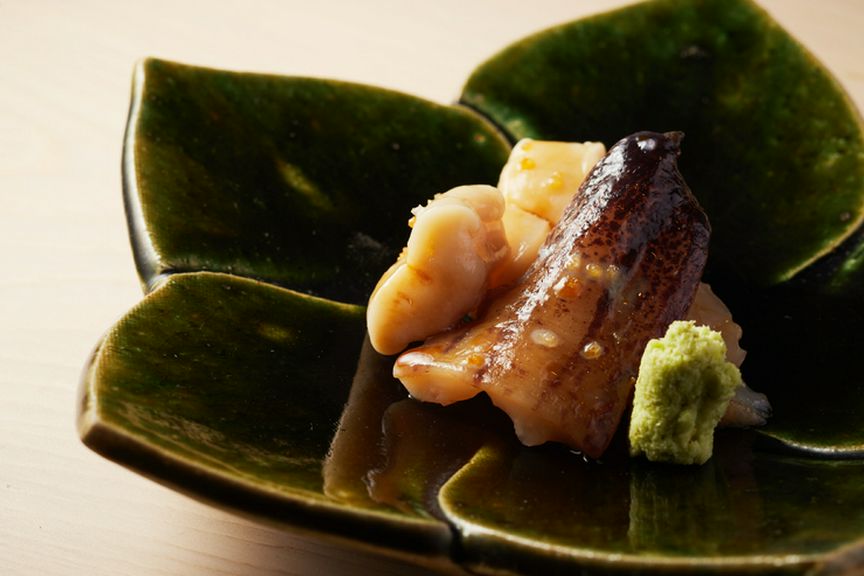 サッと油に通して甘み、旨味を増幅する天ぷら店ならではの『お造り』