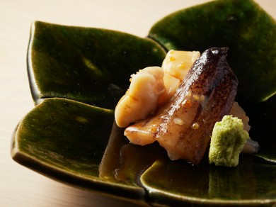 サッと油に通して甘み、旨味を増幅する天ぷら店ならではの『お造り』