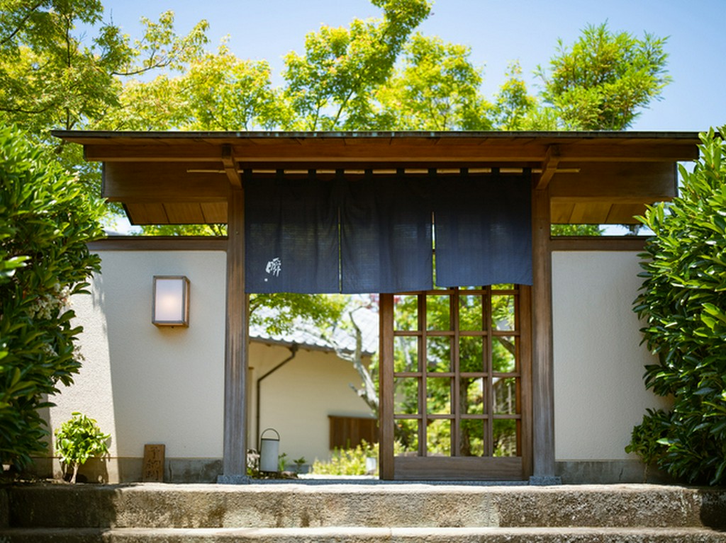 築50年の日本家屋を彩る、美しき庭園が織りなす空間