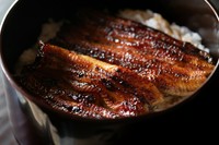 素材の力強さとくどさのない澄み切った味わい。相反する魅力が同居する『鰻丼』