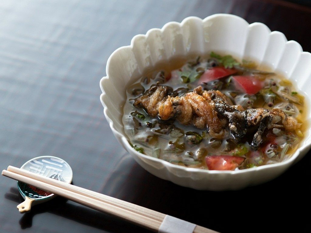 鰻屋だからこそつくれる珍味。季節感を添えた『鰻の尾びれ』