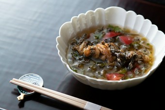 鰻屋だからこそつくれる珍味。季節感を添えた『鰻の尾びれ』