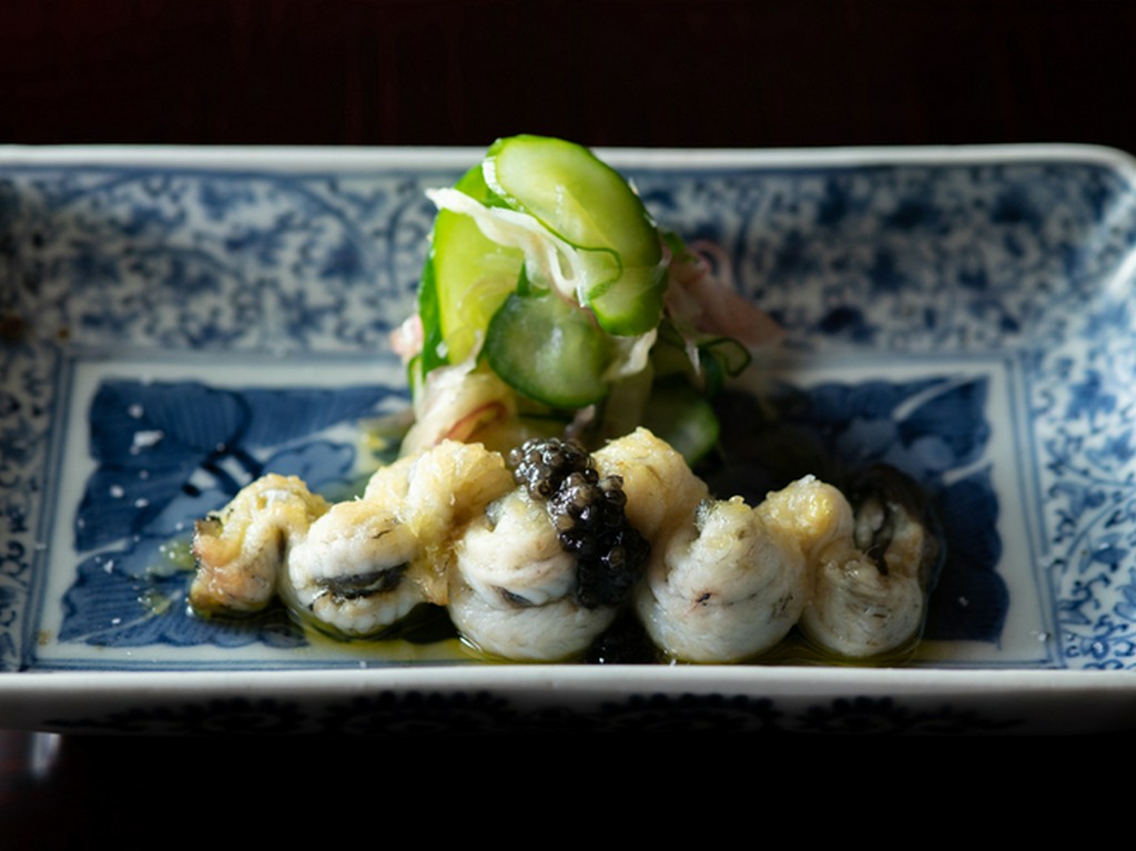 無濾過で抽出されたオリーブオイルが引き立てる、淡白ではかない味わいの『子鰻』