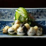 身が柔らかく、あっさりとした希少な子鰻は、塩焼きにしてその淡白ではかない味わいを一層引き立てます。希少なオーストラリア産の無濾過のオリーブオイルとキャビアを合わせ、子鰻の旨みを活かした一皿に。