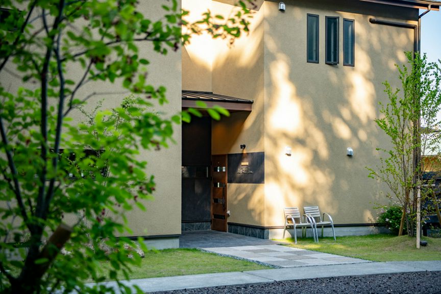 熱海の高台にある別荘地。静謐なロケーションの隠れ家的フレンチ