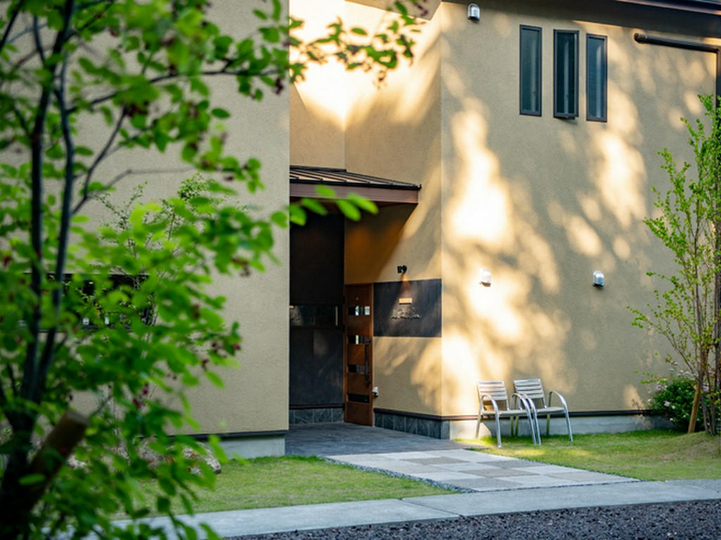 熱海の高台にある別荘地。静謐なロケーションの隠れ家的フレンチ