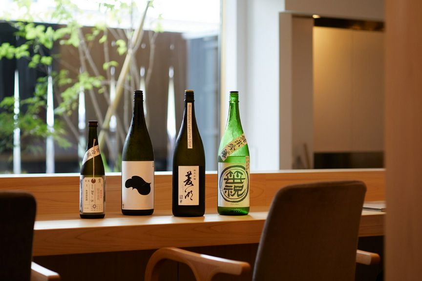 酒どころ新潟、とりわけ地元・西蒲区の日本酒が豊富に揃う