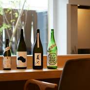 酒どころ新潟、とりわけ地元・西蒲区の日本酒が豊富に揃う