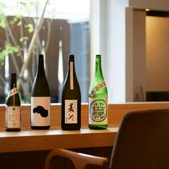 酒どころ新潟、とりわけ地元・西蒲区の日本酒が豊富に揃う
