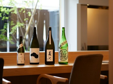 酒どころ新潟、とりわけ地元・西蒲区の日本酒が豊富に揃う