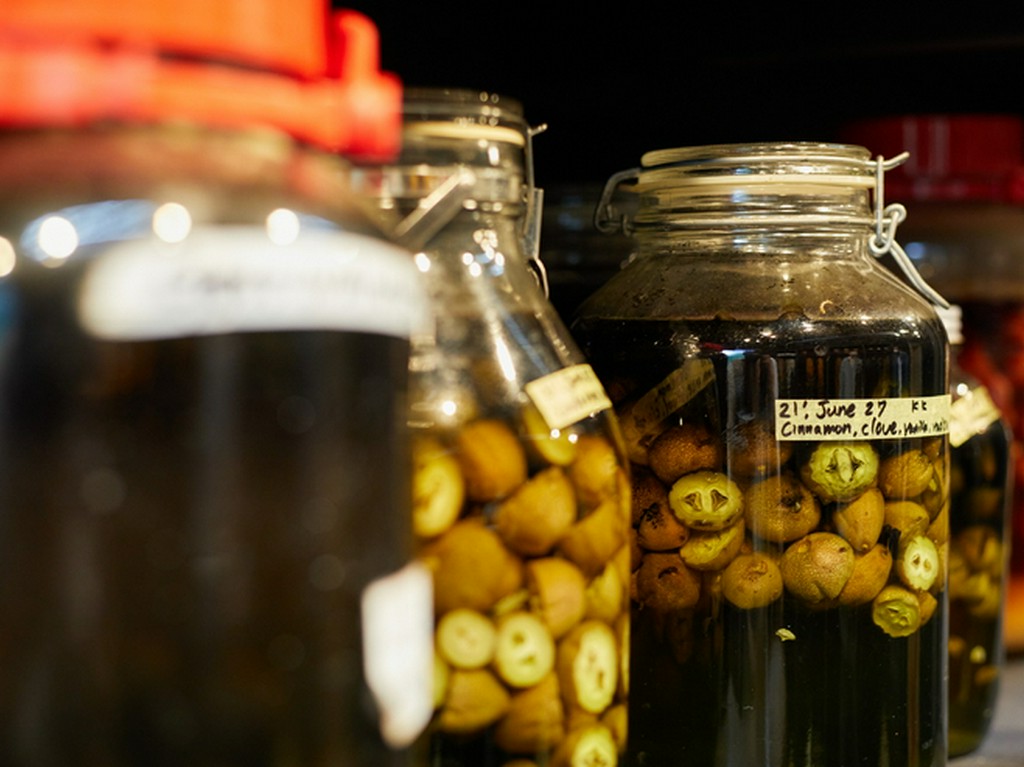 トマトやナス、木の実など。南魚沼の自然の恵みをコース仕立てに