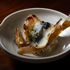 骨せんべいと肝を練り込んだ素麺付きで、南魚沼の鮎をまるごと堪能できる『鮎』