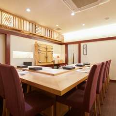 年代物の欄間に冷蔵庫、店主の所作から伝わる花街の流儀