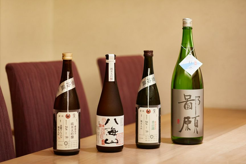 新潟米のシャリの味に寄り添う、県内産の日本酒をラインナップ