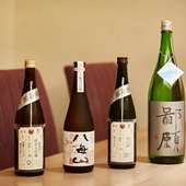 新潟米のシャリの味に寄り添う、県内産の日本酒をラインナップ