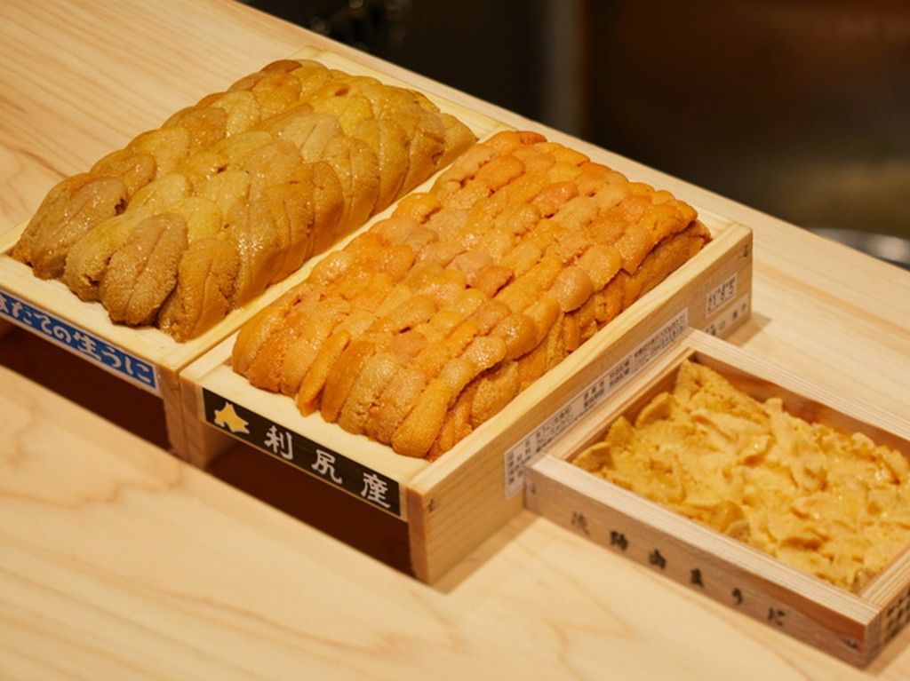 全国から直取引で旬魚を仕入れ、地場の食材と合わせる