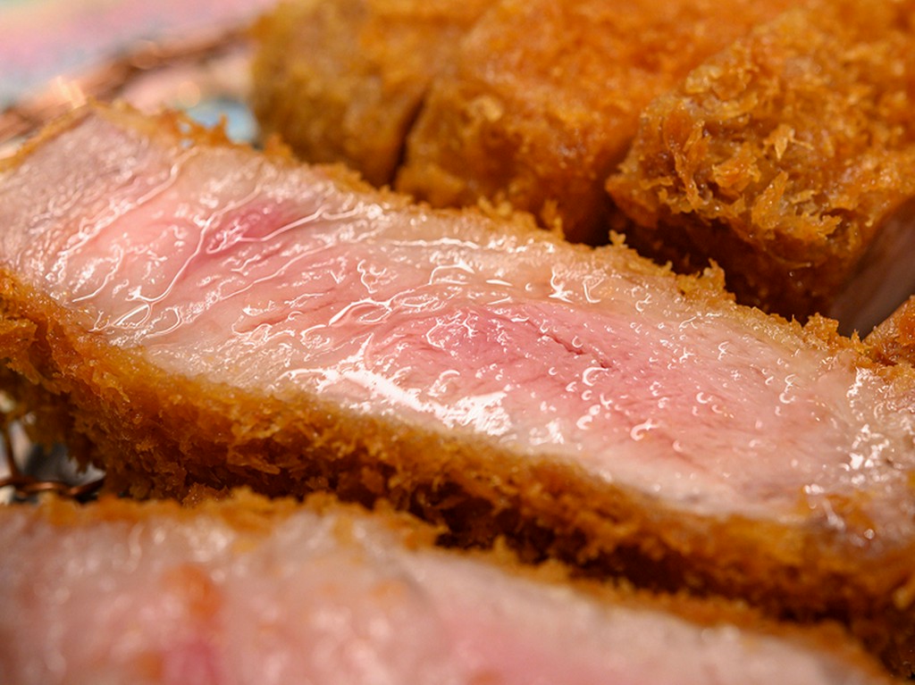 時間をかけてしっとりジューシーに揚げる			