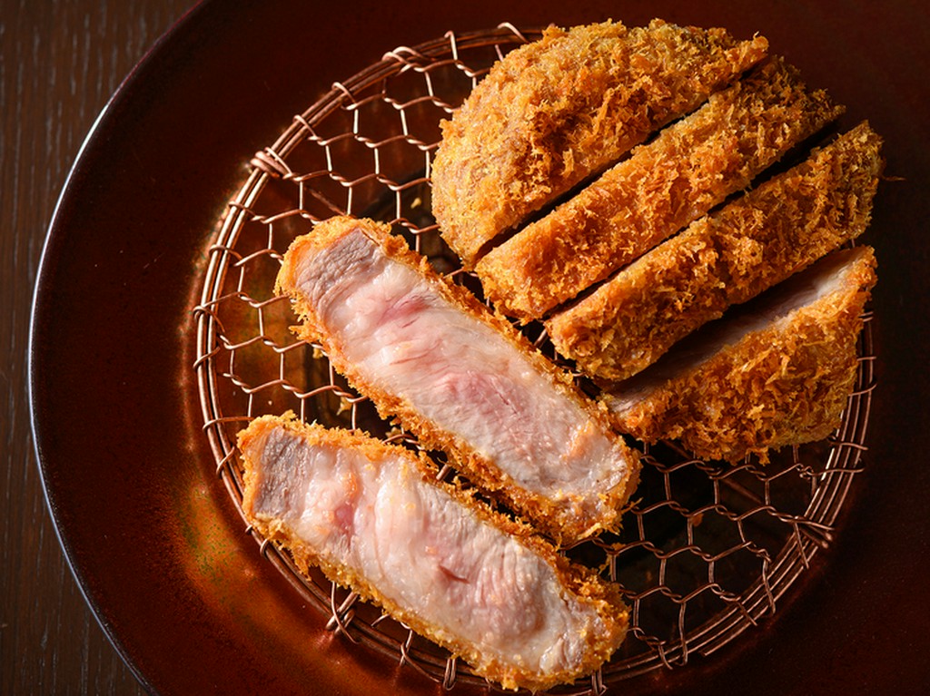 ボリュームたっぷり、迫力の『リブロースかつ』