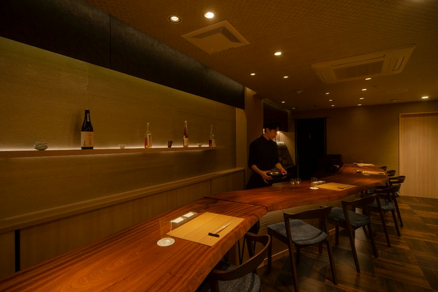きき酒師と話をしながら日本酒を知ることができるカウンター			