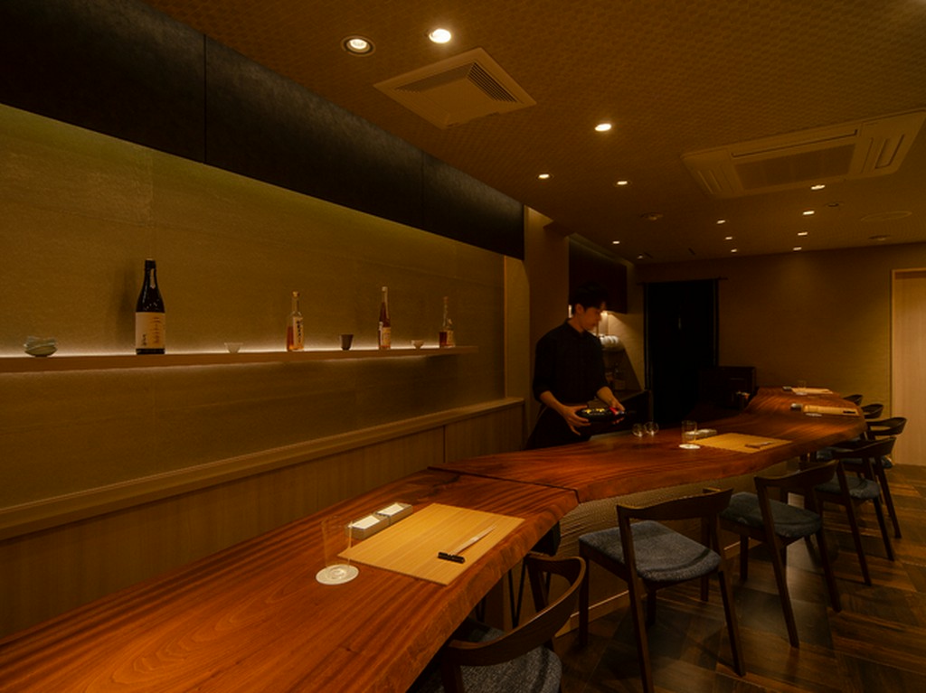 きき酒師と話をしながら日本酒を知ることができるカウンター			