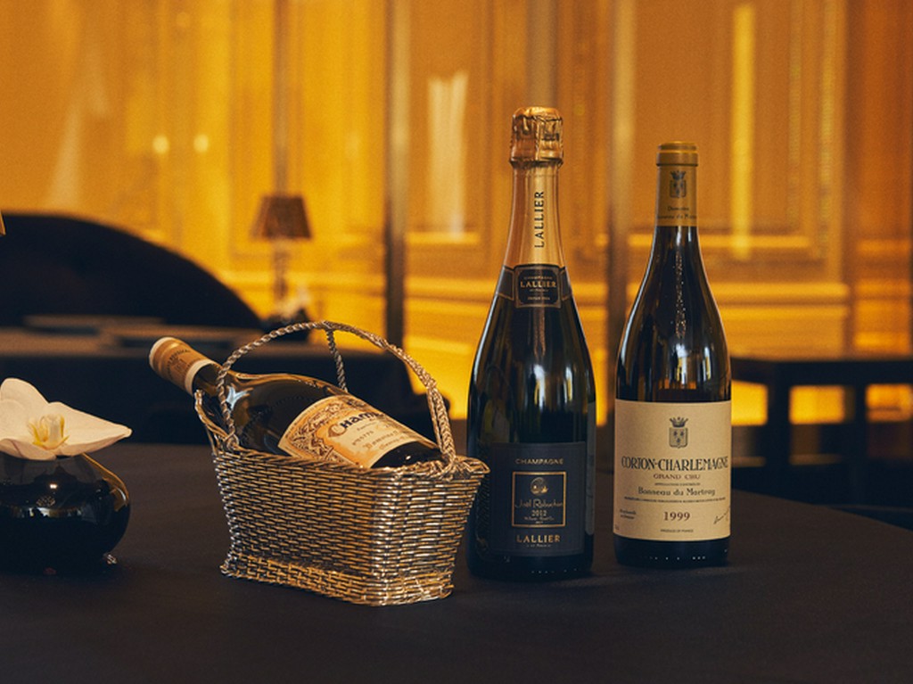 銘醸ワインを始め、2万5000本を揃えるワインセラー