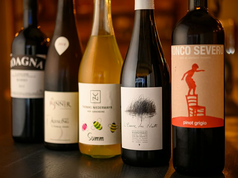 自然派を中心としたワインのラインナップ