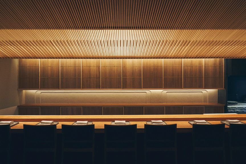 木の温かみを感じる数寄屋作りの落ち着いた空間