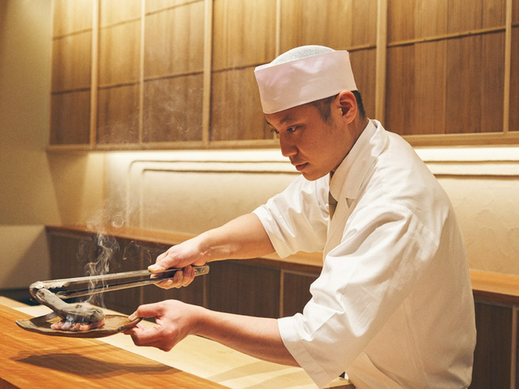 カウンター割烹ならではの臨場感を楽しむ						