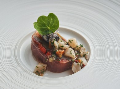 海苔とサワークリームのソースにほっこり。『パプリカのテリーヌ 魚介のソース』