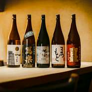 コクと旨味があるまぐろ節ベースの出汁には、日本酒がよく合います。人気の日本酒や、店主の好みで揃えた日本酒をラインナップしているので、食事の際にはぜひ店主に相談しながら選んでください。	