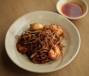 海老と黄韮の香港風焼きそば　海老辣油