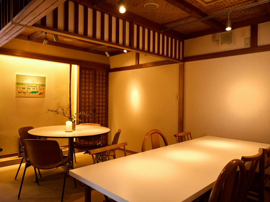 2階はテーブル席（4～10名様）