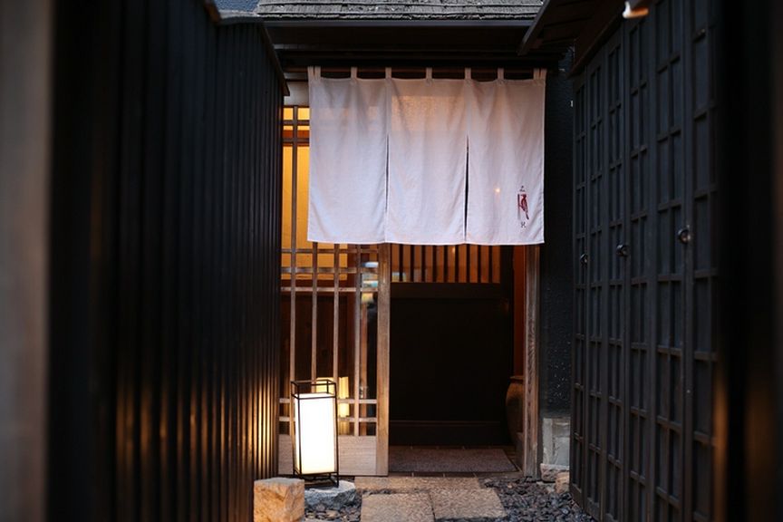 老舗から受け継いだ趣きのあるアプローチ