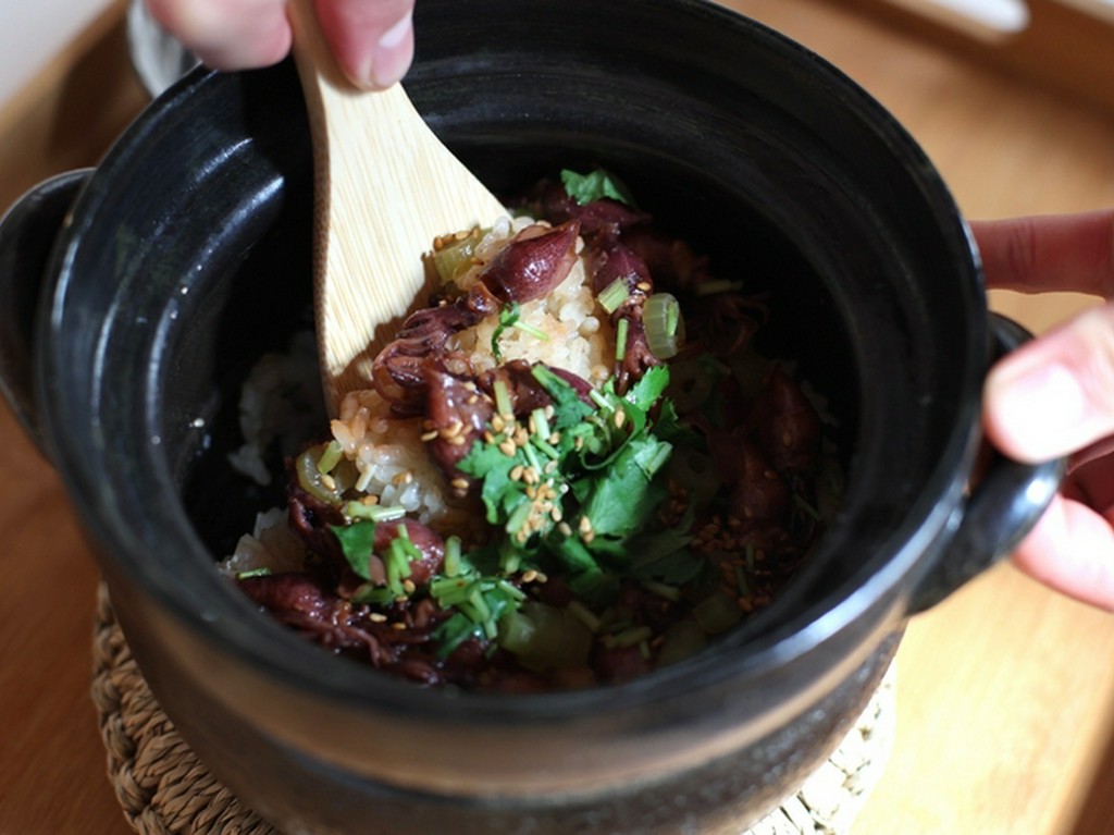 〆には炊き立ての土鍋ごはんを。