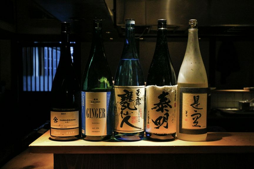 焼酎、日本酒を中心にジンやワインなどこだわりの充実セレクト