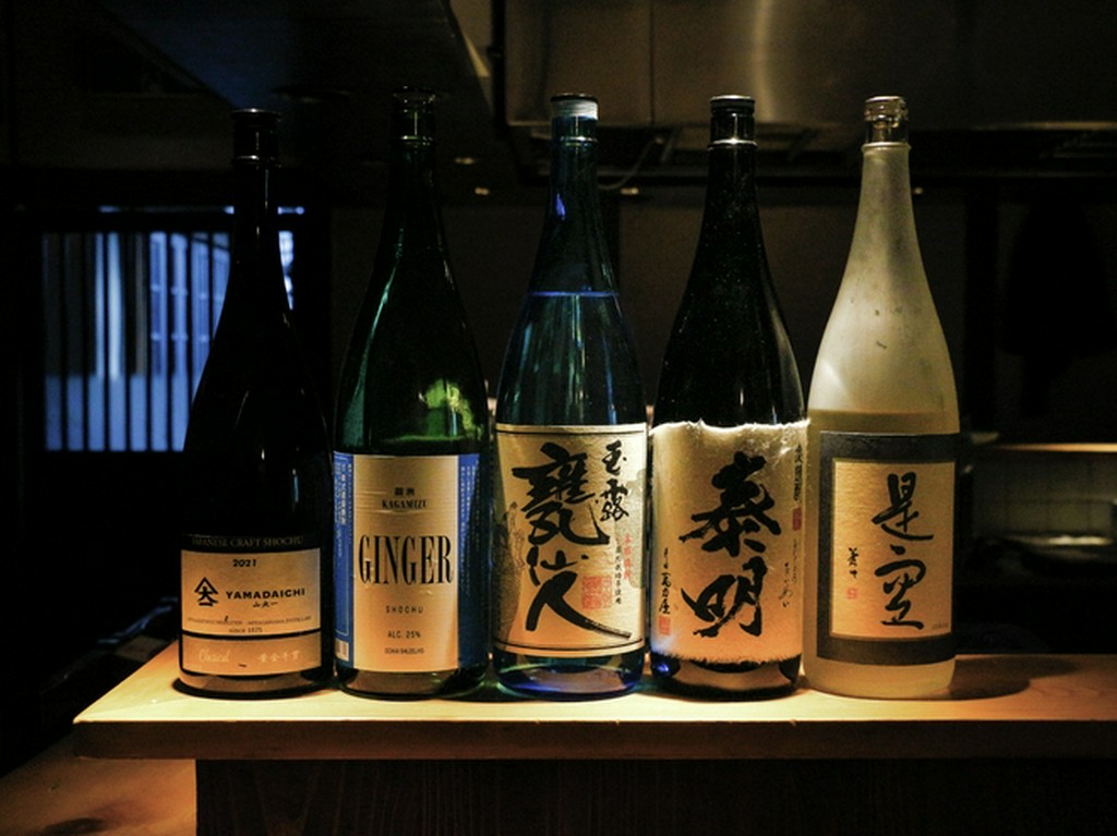 焼酎、日本酒を中心にジンやワインなどこだわりの充実セレクト