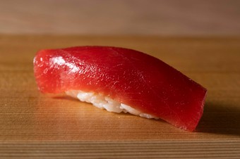 海の幸を未来に継ぐべく、SDGsにつながるマグロのみを使った『大西洋クロマグロ赤身のにぎり』