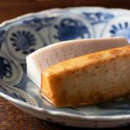 異なる調理法で仕上げ。舌の肥えた常連を唸らせた『大阪産海老芋の食べ比べ』